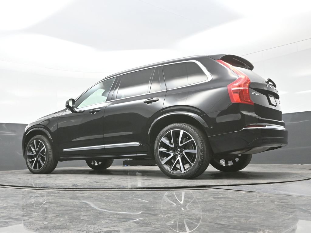 Used 2023 Volvo XC90 B6 Plus image 31