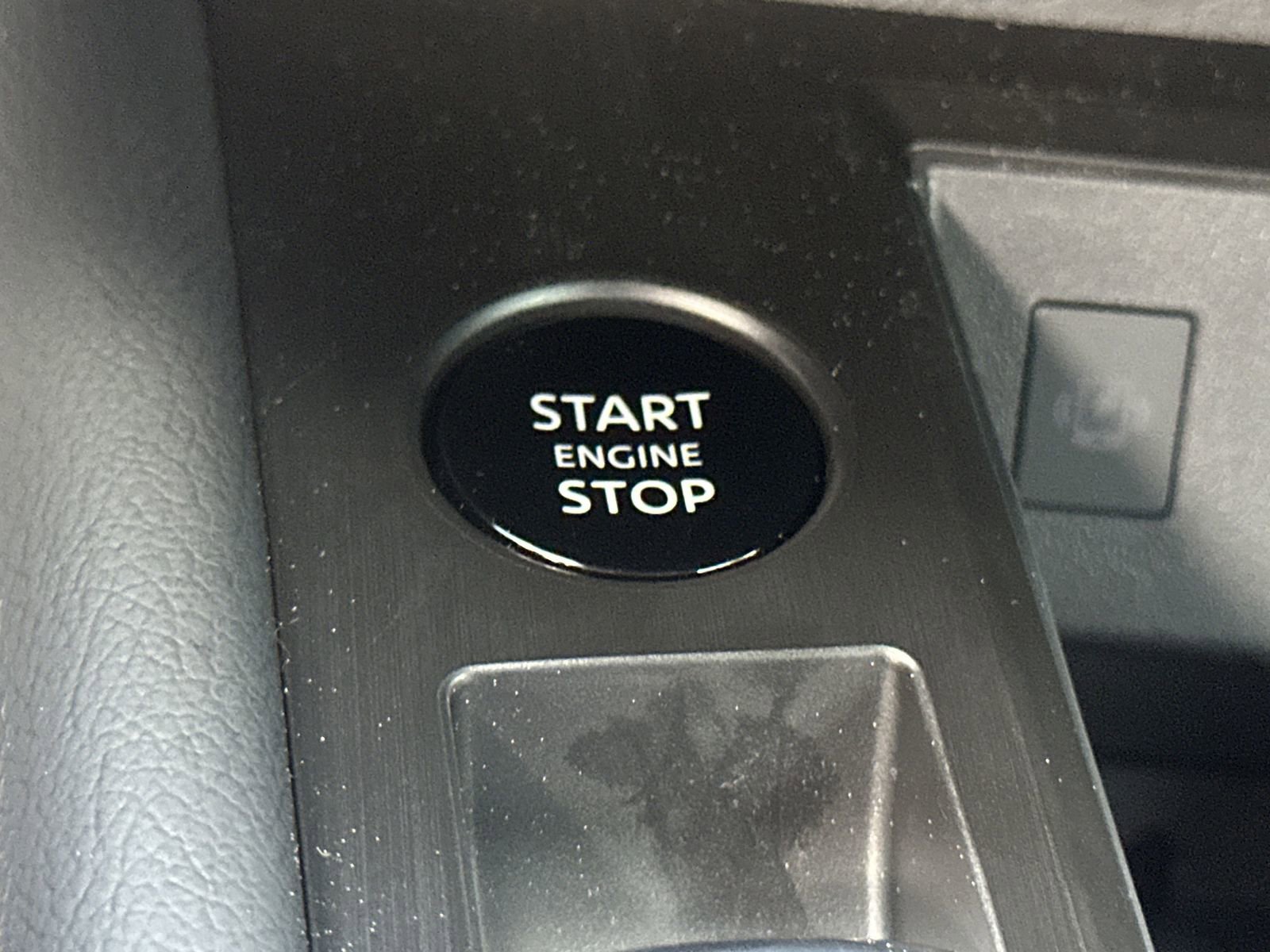 New 2025 Nissan Kicks SR image 6