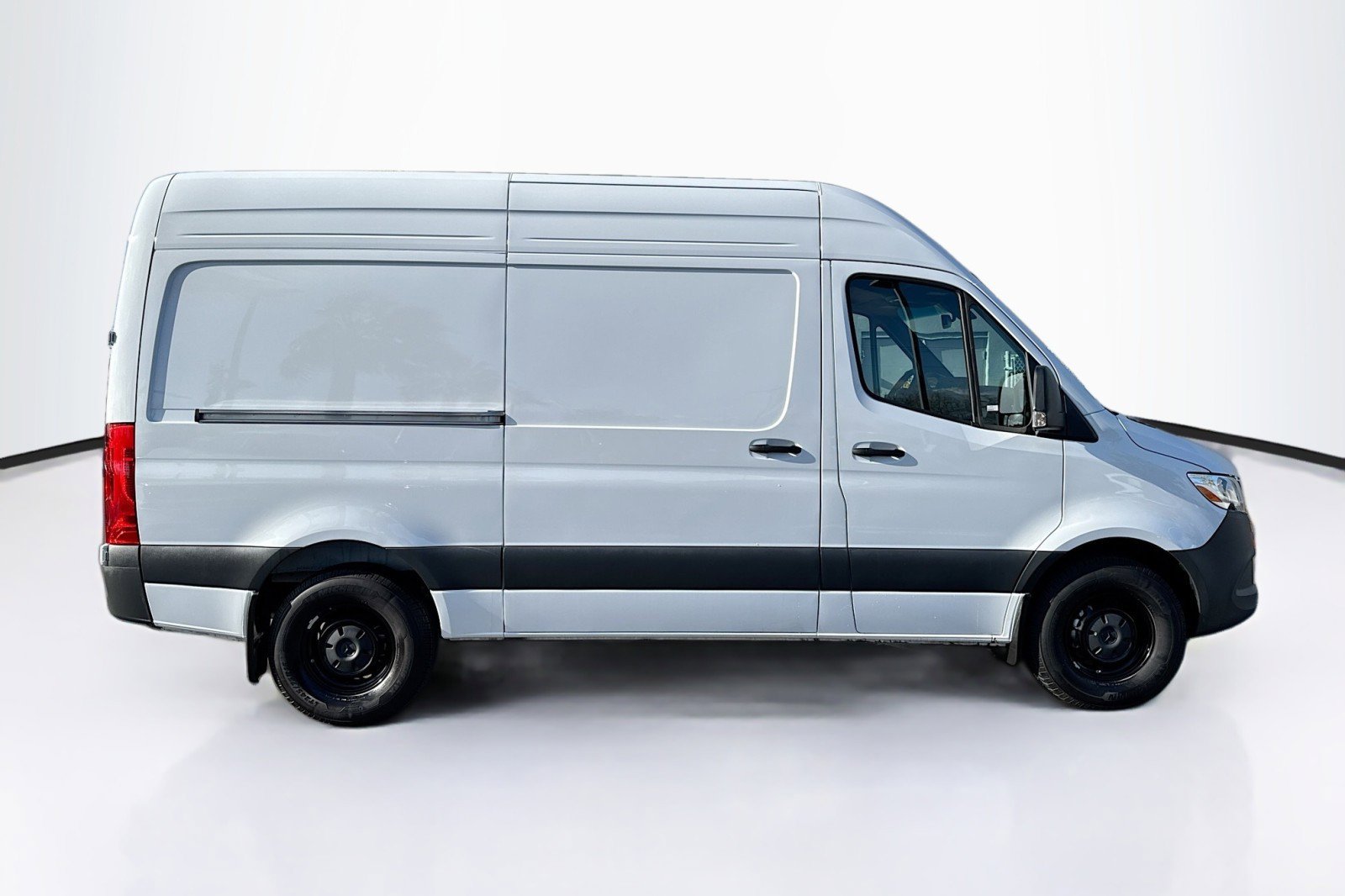 Used 2025 Mercedes-Benz Sprinter 2500 image 4