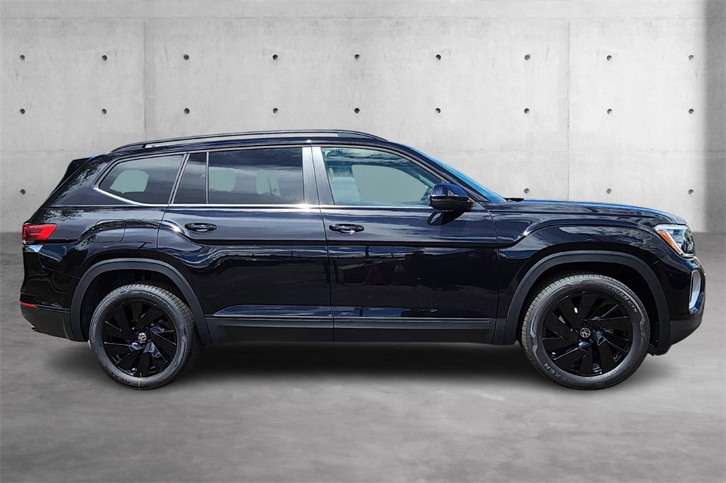 New 2025 Volkswagen Atlas SE image 2