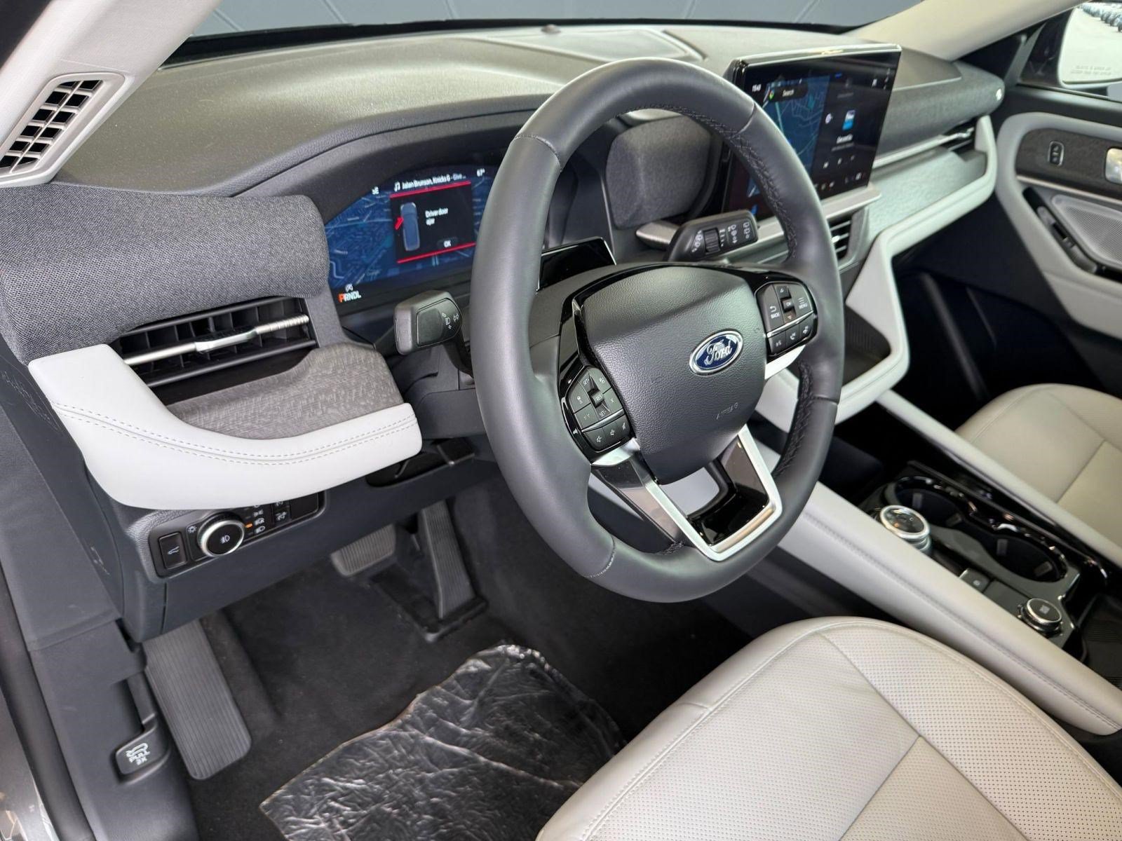 New 2026 Ford Explorer Platinum w/ LUX Leather Package AWD/4WD image 4