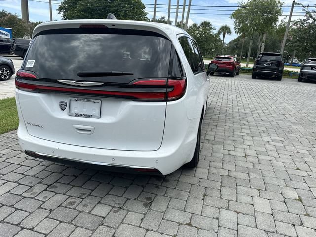 Used 2024 Chrysler Pacifica Touring FWD image 36
