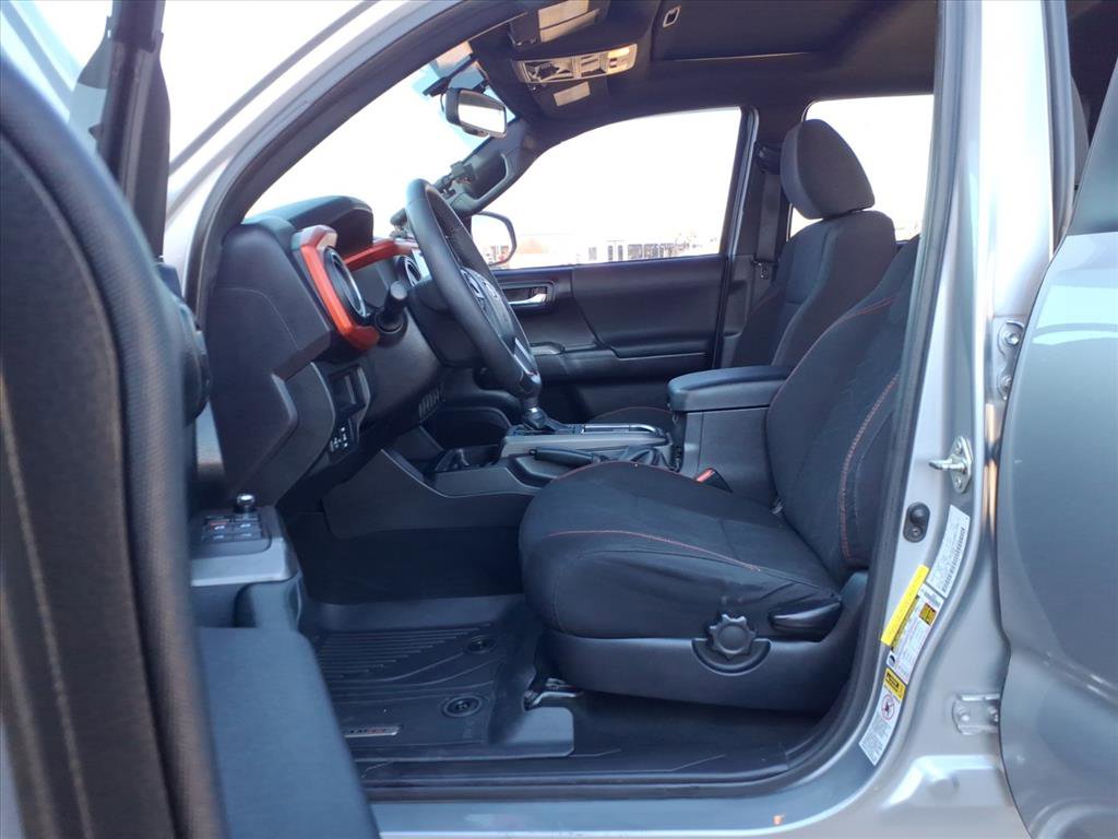 Used 2016 Toyota Tacoma TRD Off-Road image 13