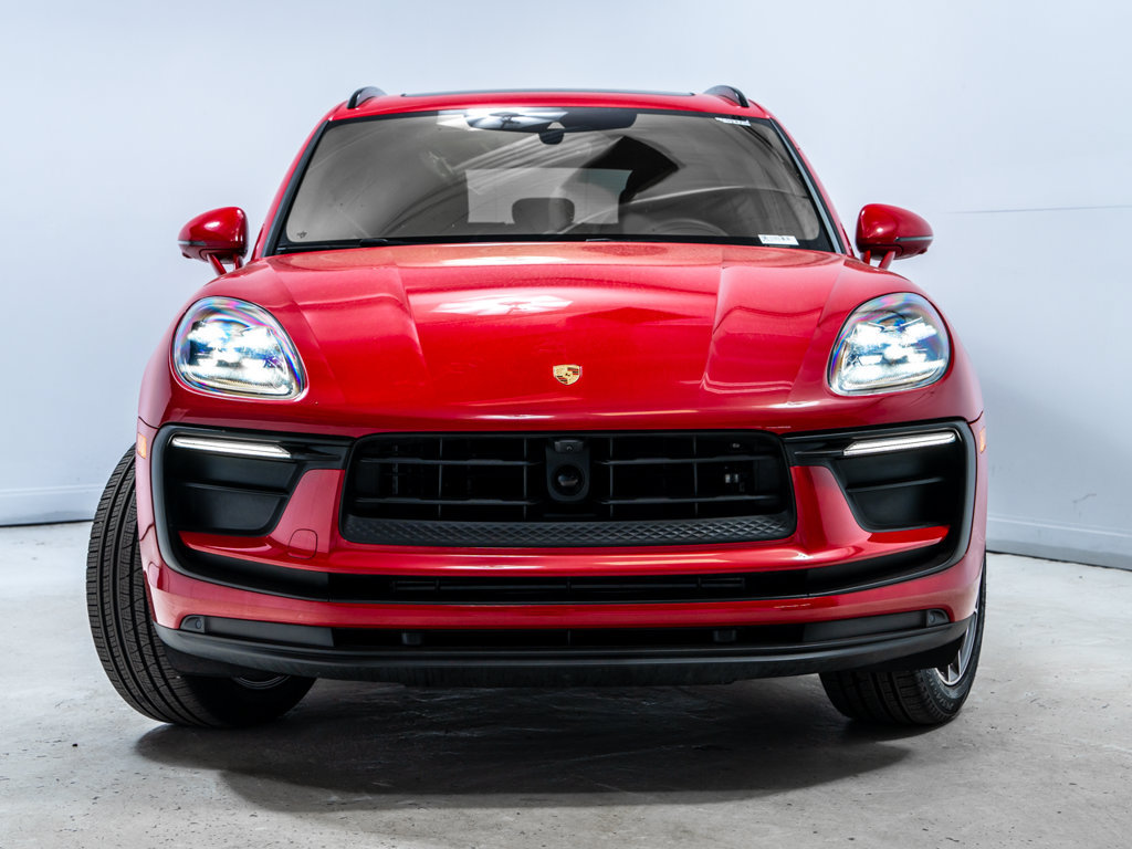 Used 2025 Porsche Macan AWD/4WD image 10