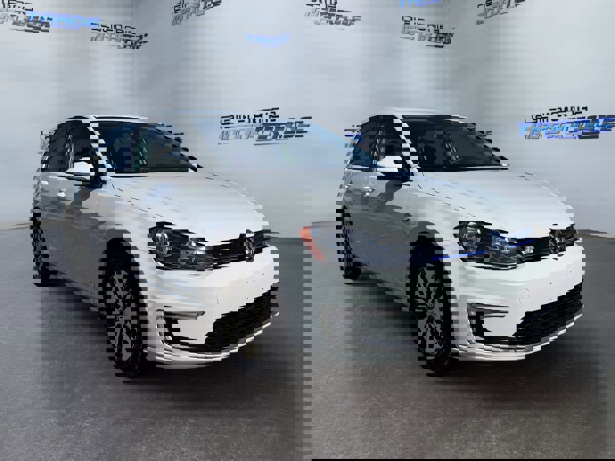 Used 2016 Volkswagen e-Golf SE w/ DC Fast Charging Package image 3