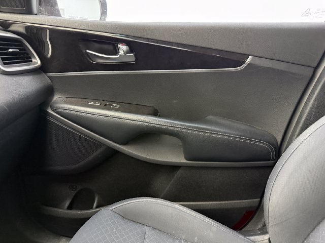Used 2018 Kia Sorento L FWD image 23