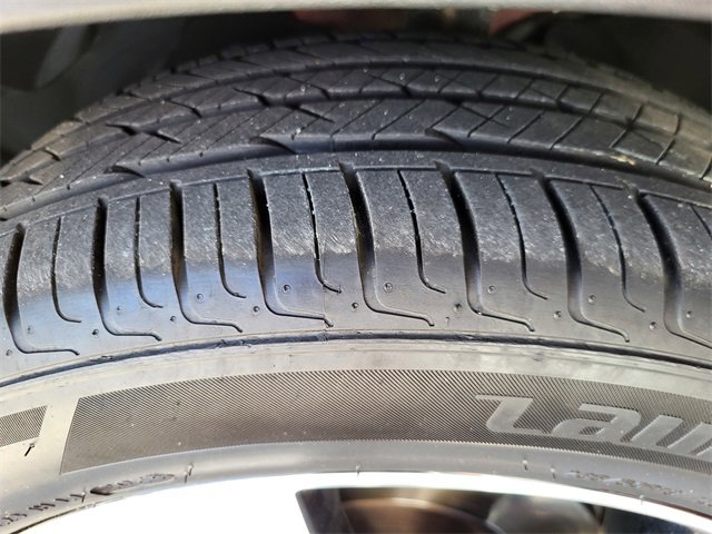 Used 2019 Volvo XC40 T5 Momentum image 8