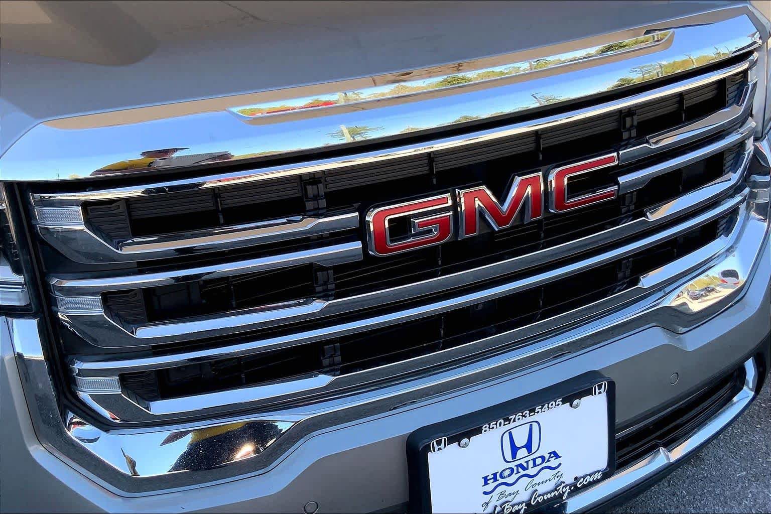 Used 2023 GMC Acadia SLT AWD/4WD image 32