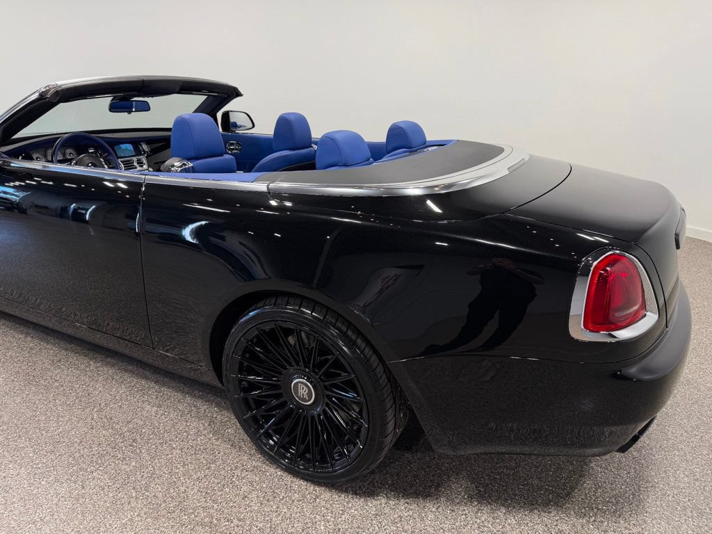 Used 2019 Rolls-Royce Dawn RWD image 28