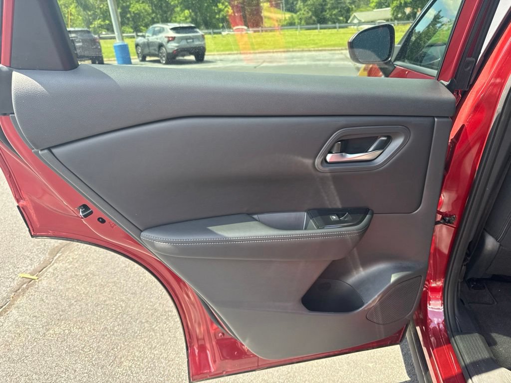 Used 2026 Nissan Rogue SV AWD/4WD image 32