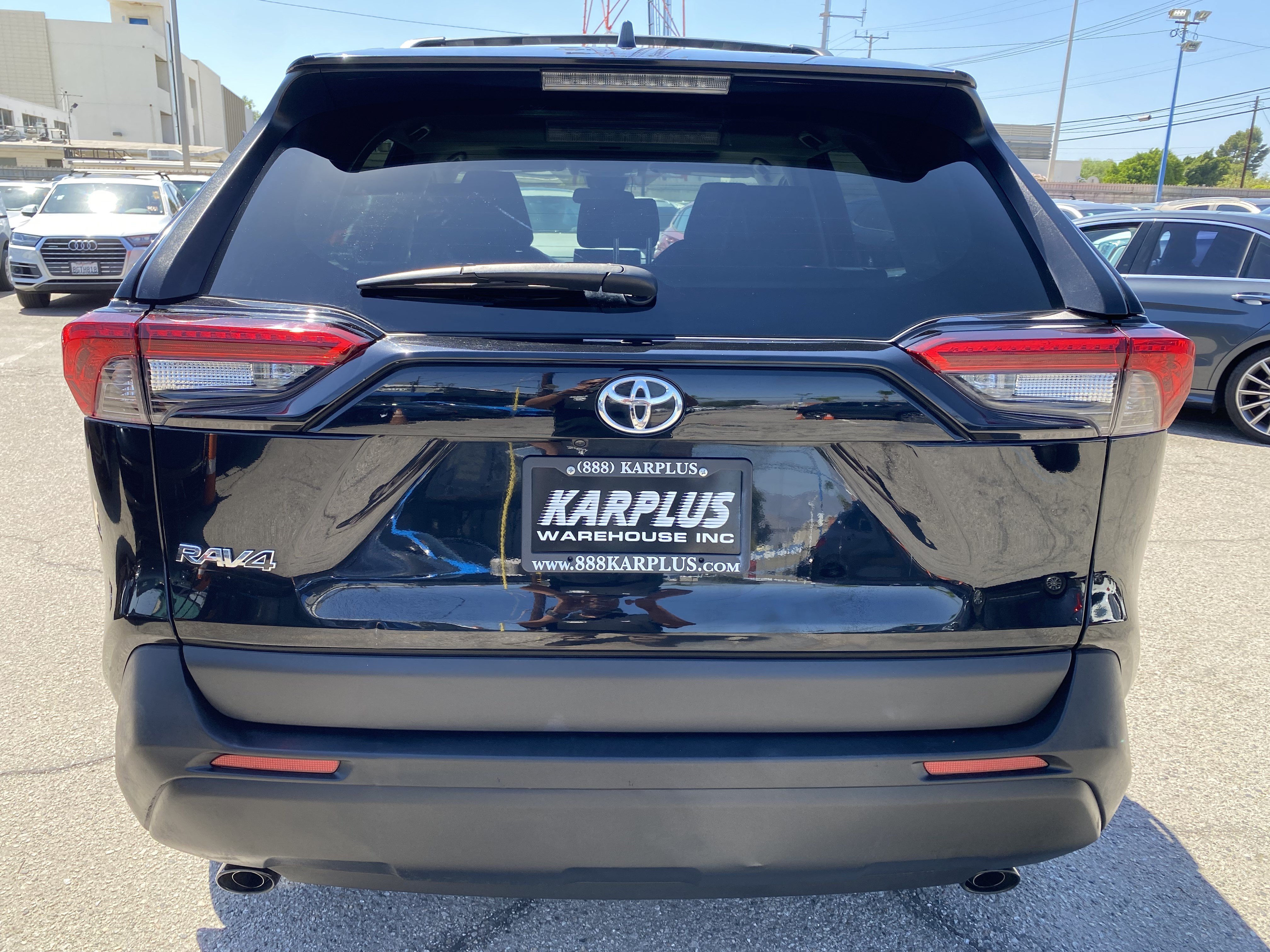 Used 2022 Toyota RAV4 XLE w/ Convenience Package FWD image 9