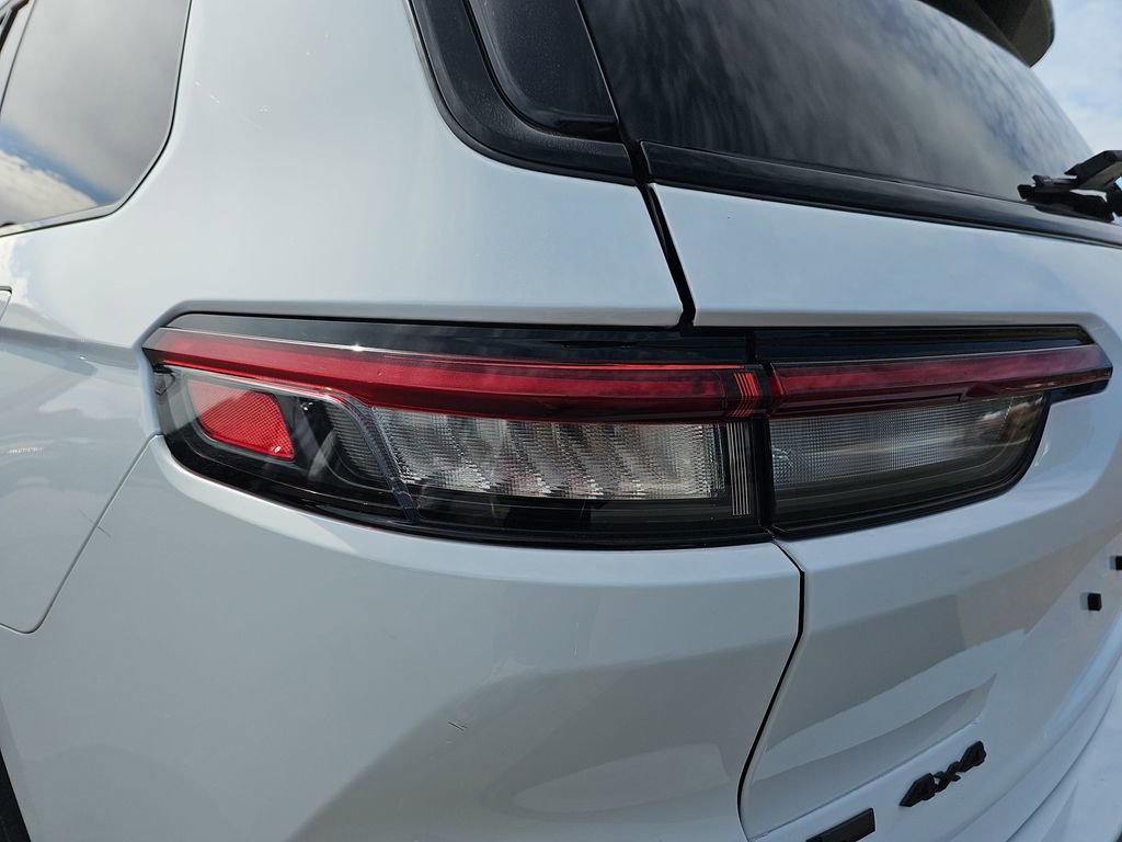 Used 2023 Jeep Grand Cherokee L Laredo image 38