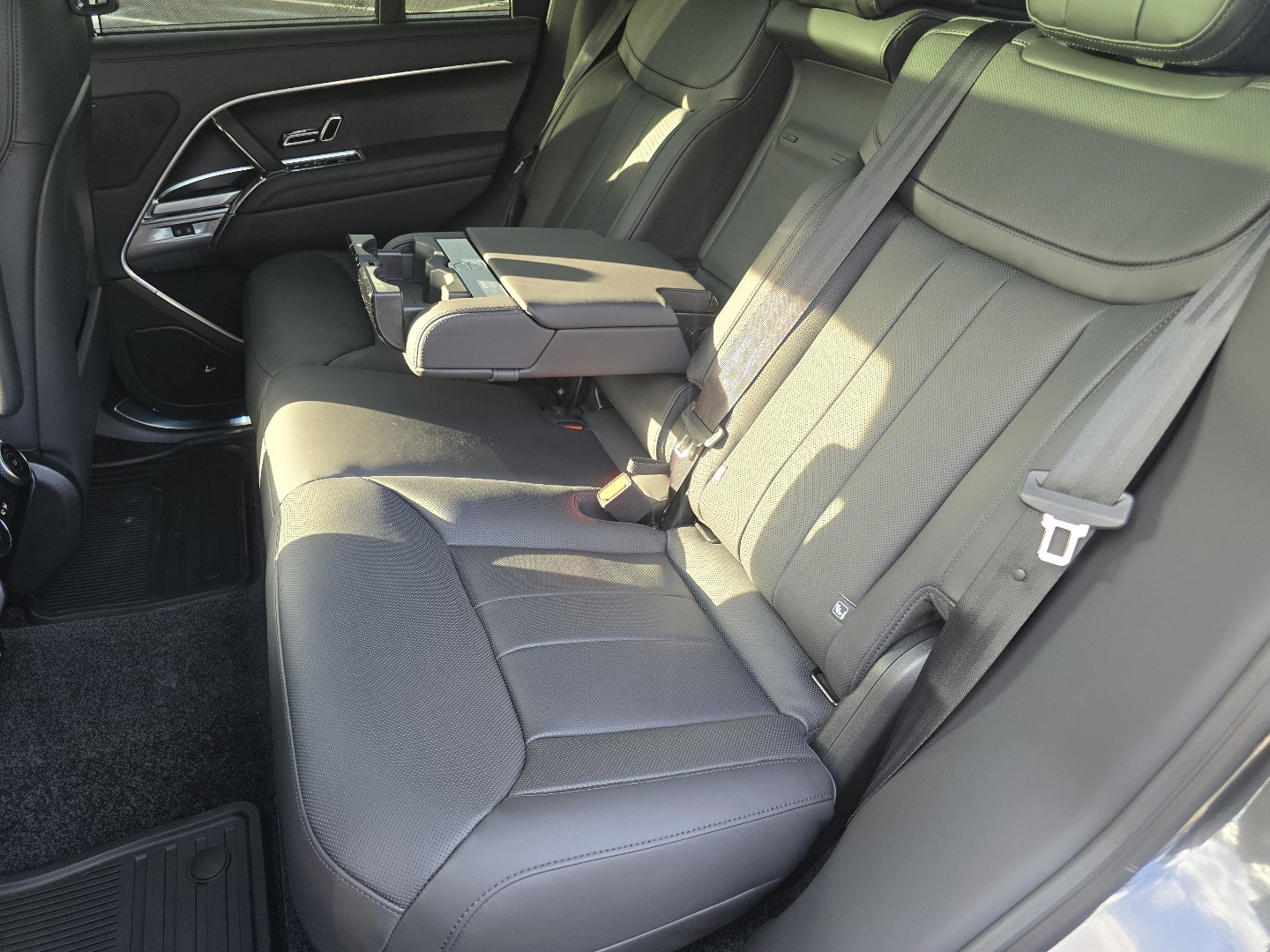 New 2026 Land Rover Range Rover SE image 37