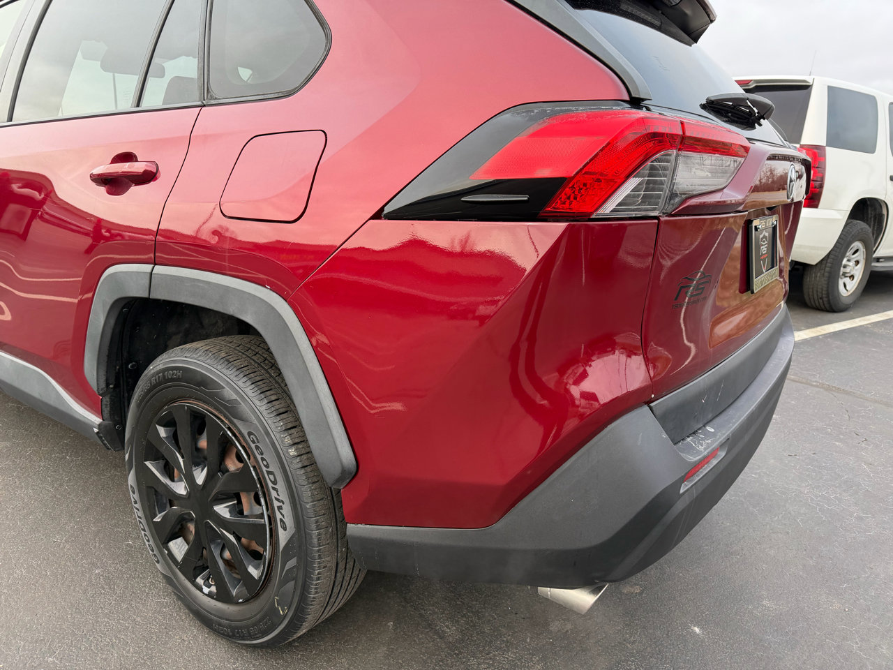Used 2019 Toyota RAV4 LE image 17