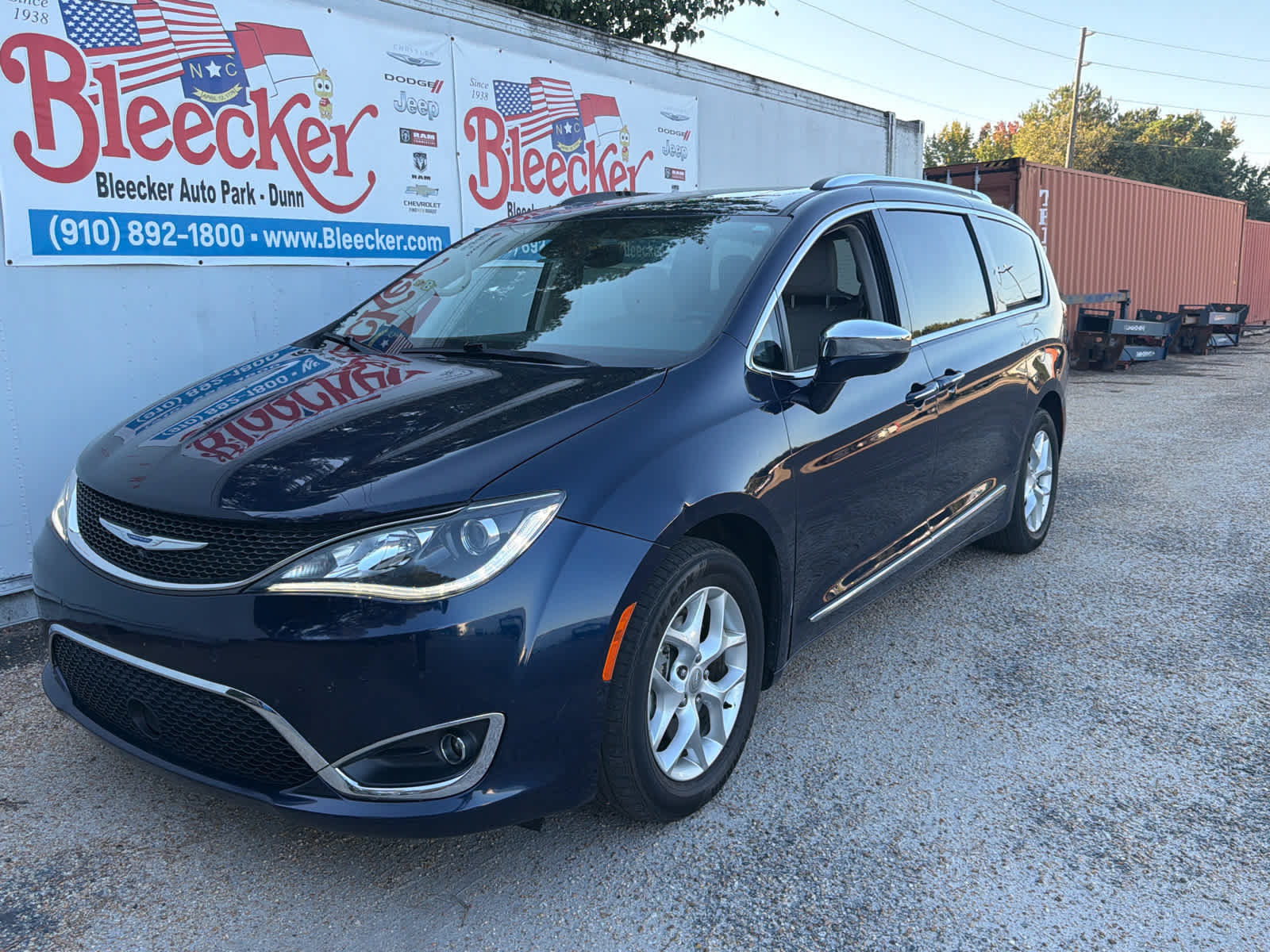 Used 2020 Chrysler Pacifica Limited w/ Advanced Safetytec Group FWD image 6