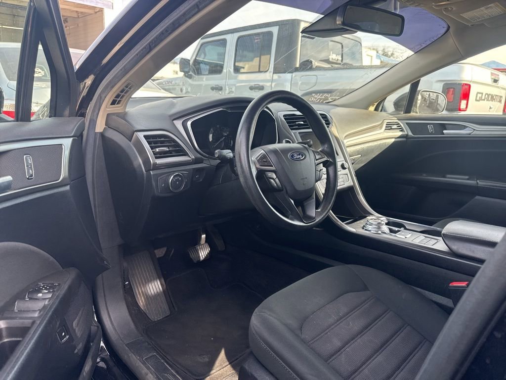 Used 2020 Ford Fusion SE image 6