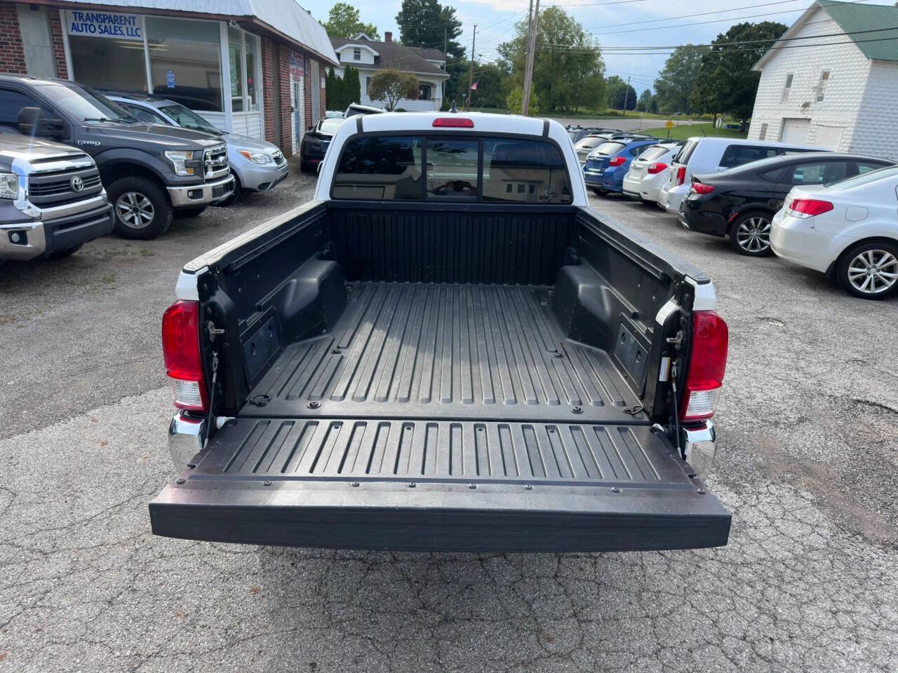 Used 2017 Toyota Tacoma SR5 w/ Tow Package AWD/4WD image 18