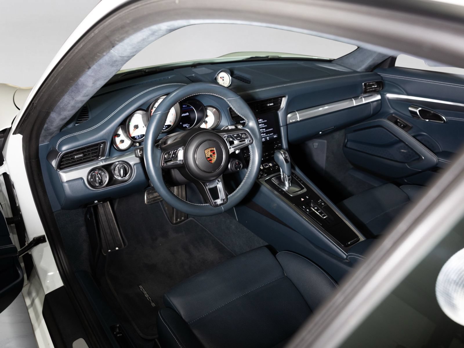 Used 2018 Porsche 911 Turbo AWD/4WD image 4