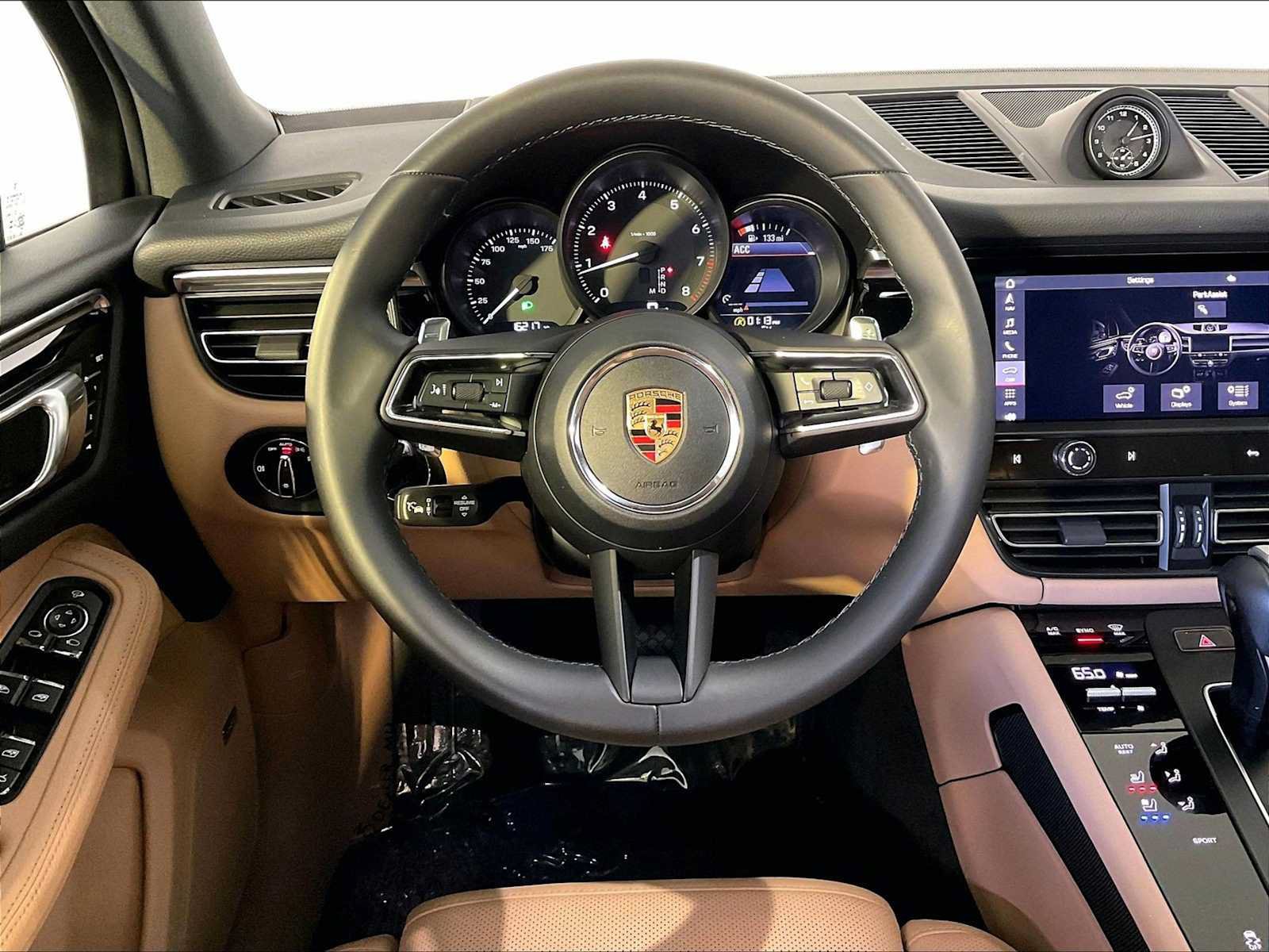 Certified 2024 Porsche Macan AWD/4WD image 15