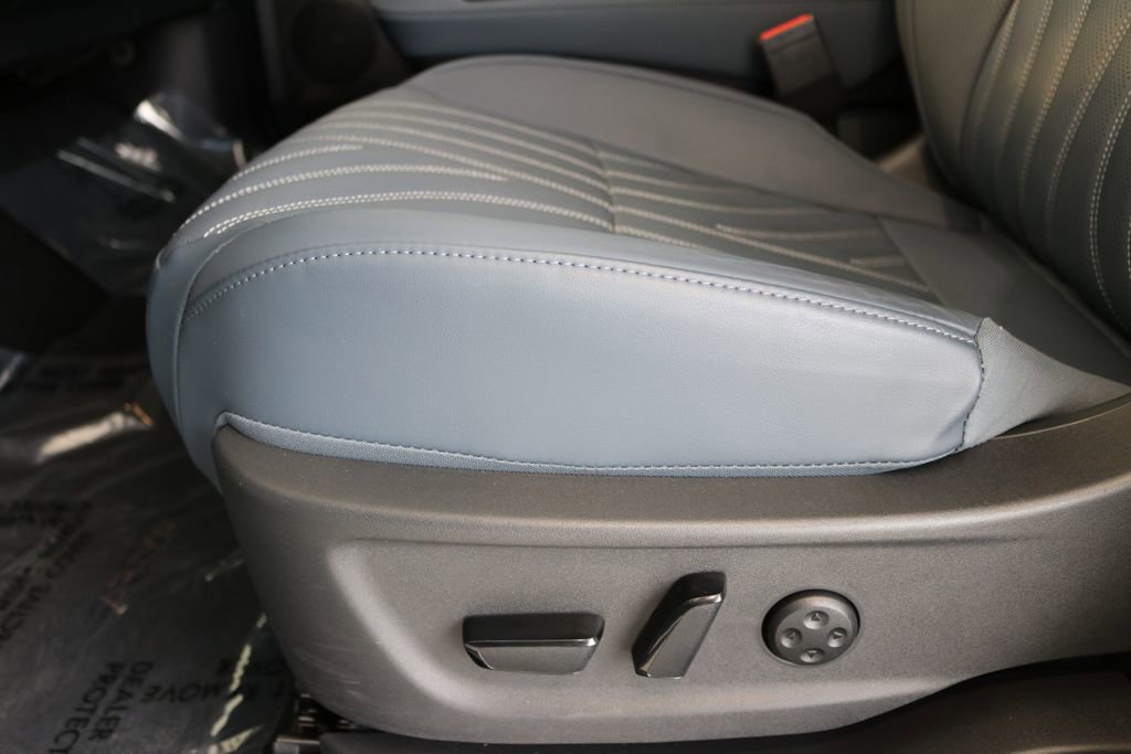 Used 2024 Nissan Ariya AWD image 16