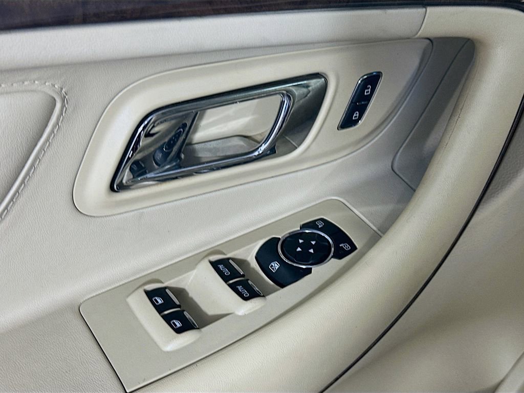 Used 2018 Ford Taurus Limited image 24