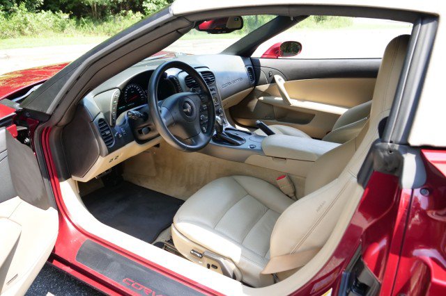 Used 2007 Chevrolet Corvette Convertible w/ Preferred Equipment Group RWD image 25