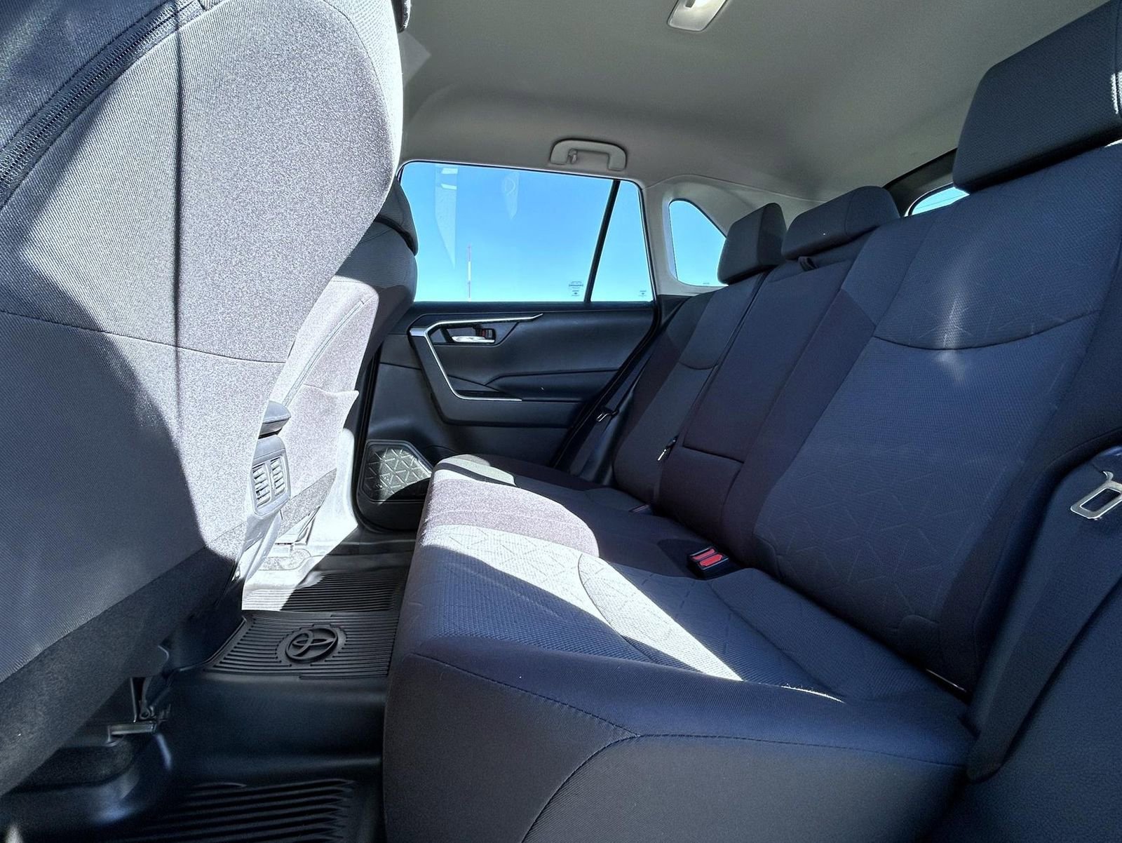 Used 2023 Toyota RAV4 XLE AWD/4WD image 19