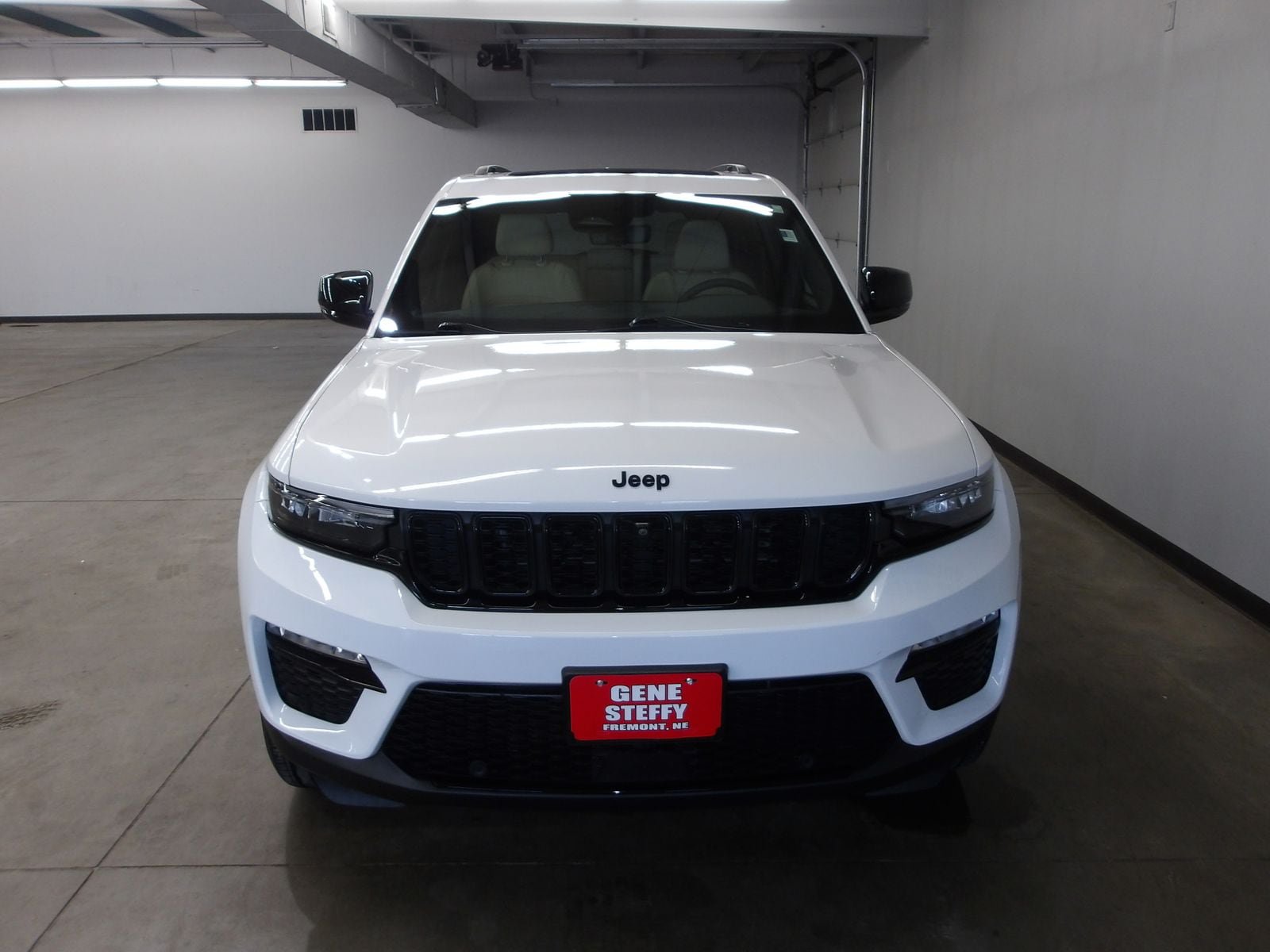 Used 2023 Jeep Grand Cherokee Limited w/ Luxury Tech Group II AWD/4WD image 6