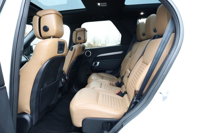 Used 2023 Land Rover Discovery S R-Dynamic image 24