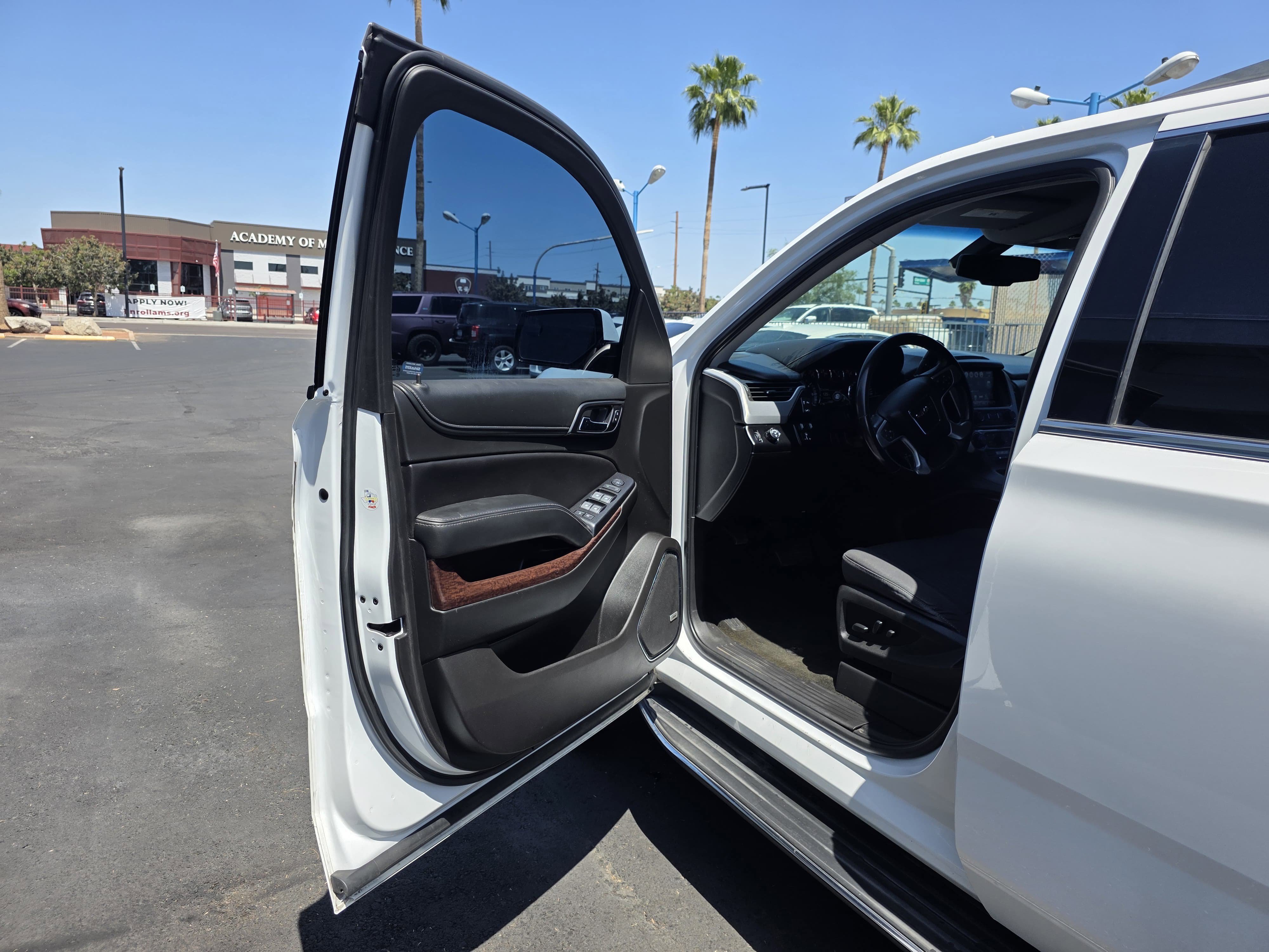 Used 2018 GMC Yukon XL SLE w/ Convenience Package RWD image 9