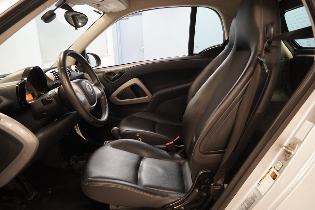 Used 2015 smart fortwo pure RWD image 5