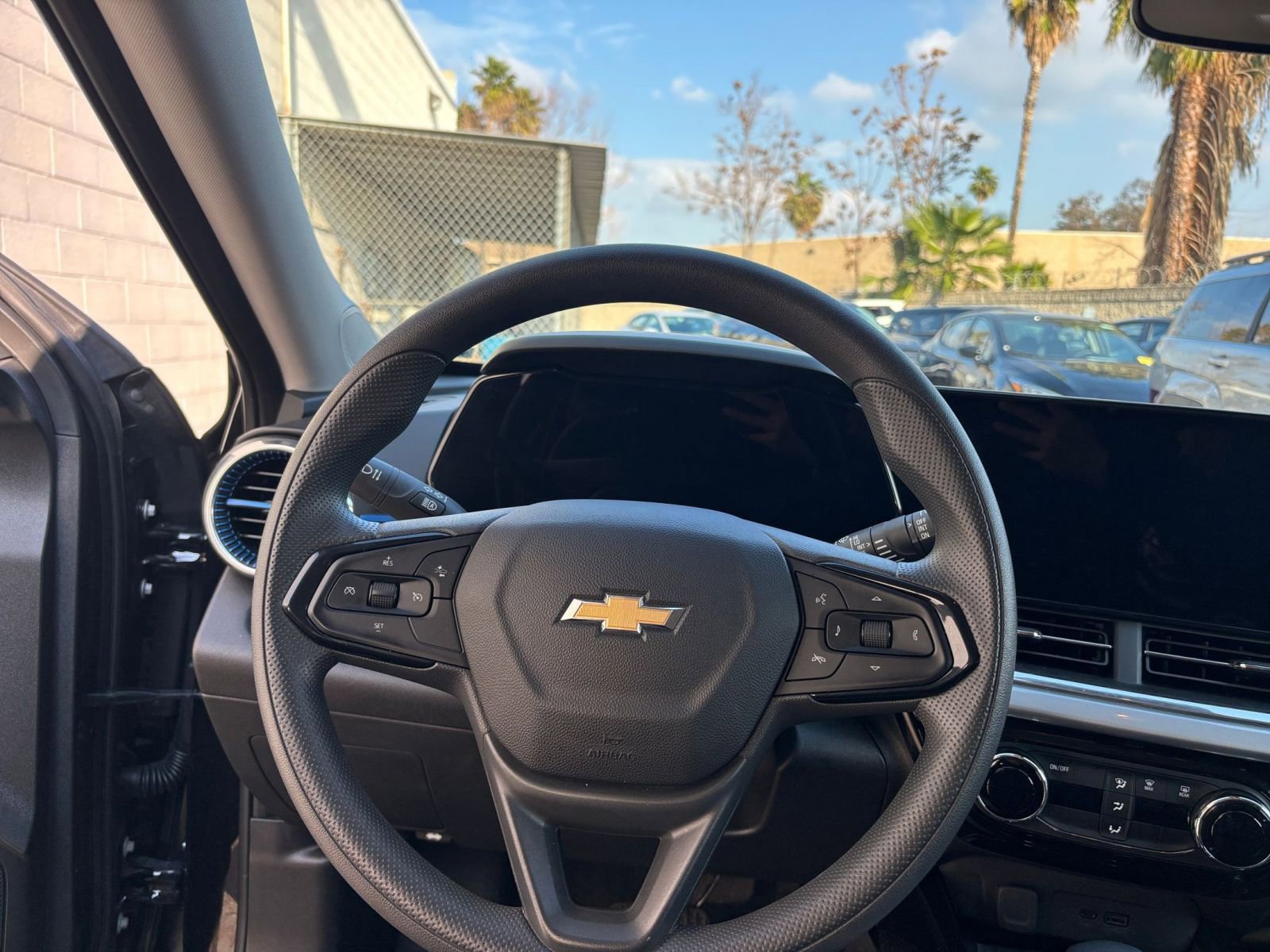 Used 2025 Chevrolet Trax LT image 39