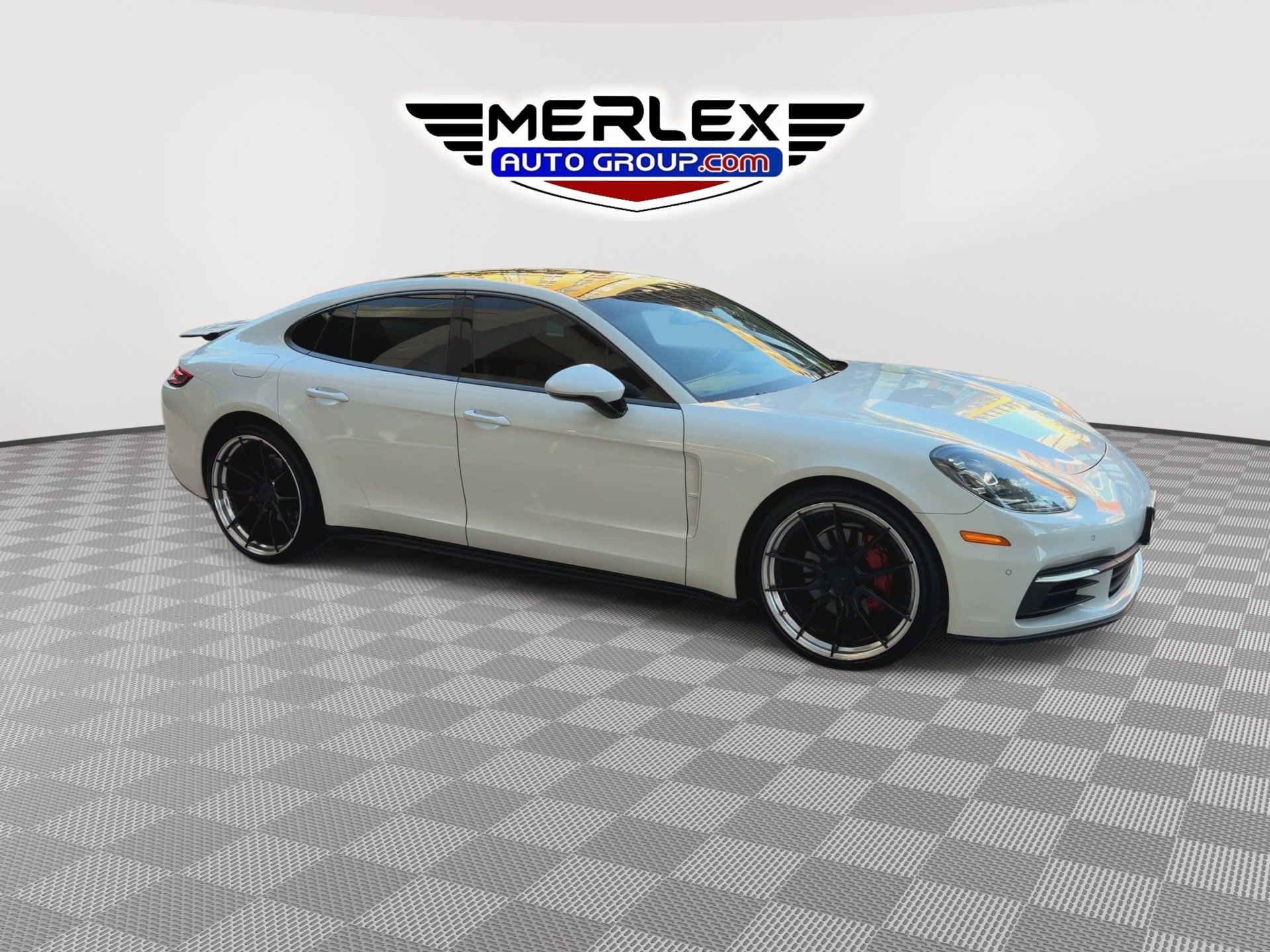 Used 2018 Porsche Panamera RWD image 9