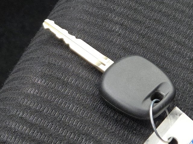 Used 2017 Toyota RAV4 LE w/ Carpet Mat Package image 21