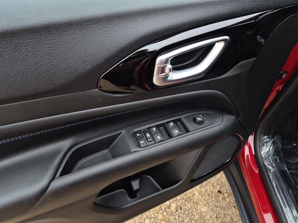 New 2026 Jeep Compass Latitude image 11