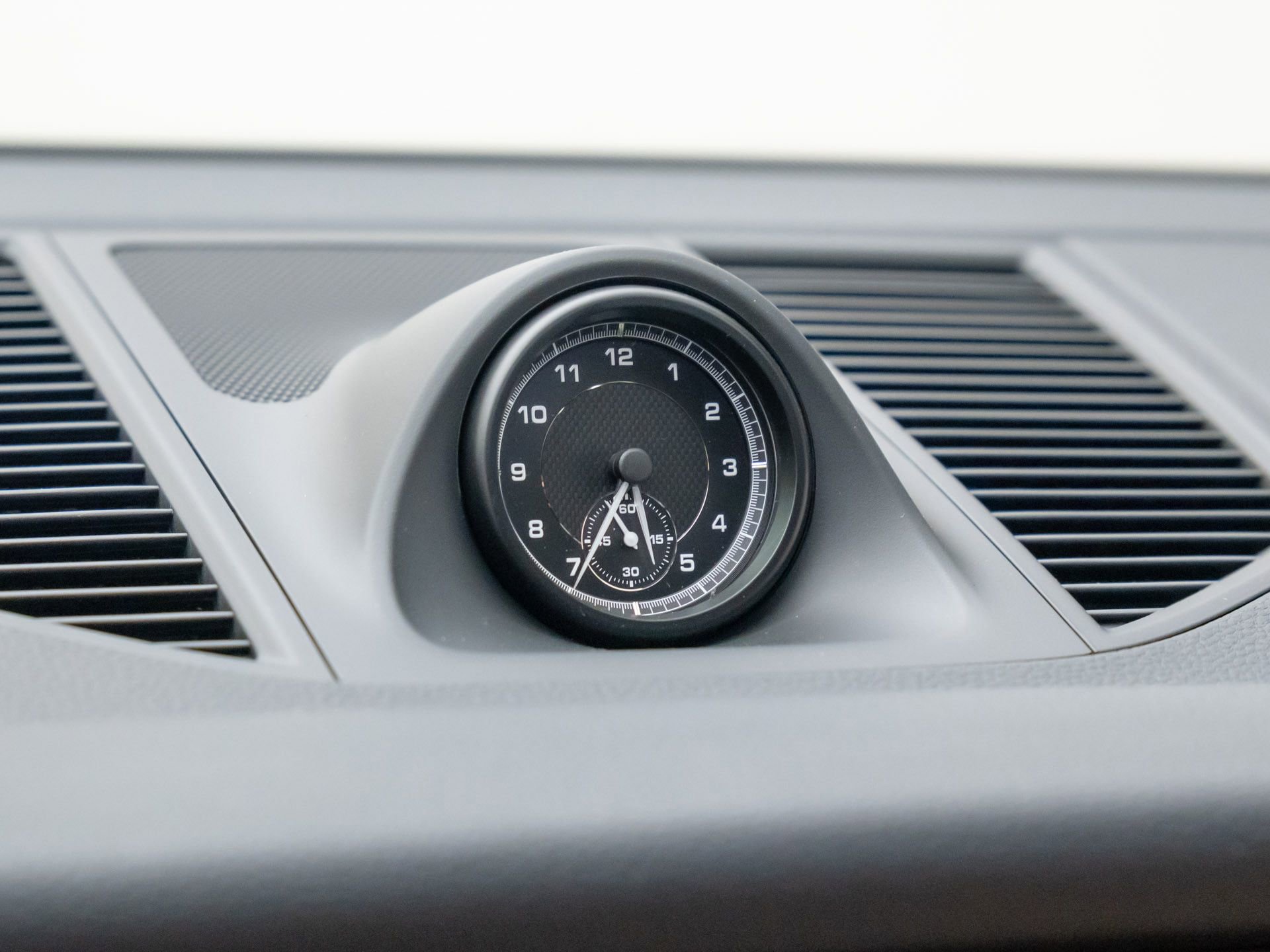 Certified 2025 Porsche Macan image 20