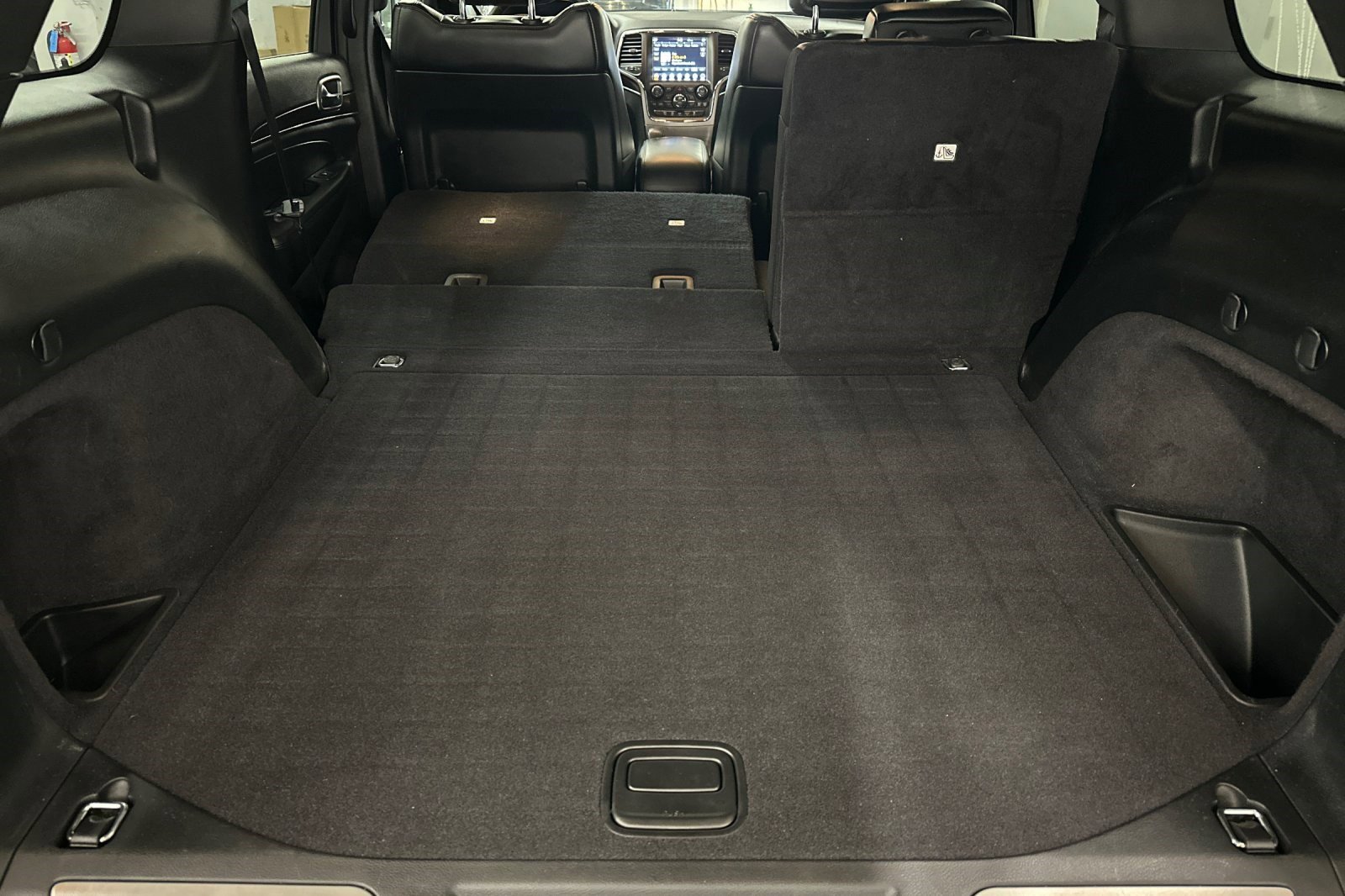 Used 2018 Jeep Grand Cherokee Limited image 32