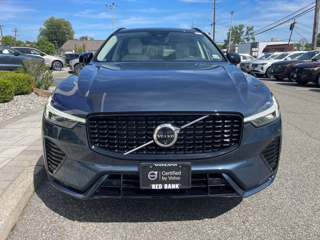 Used 2024 Volvo XC60 B5 Plus w/ Protection Package Premier AWD/4WD image 8