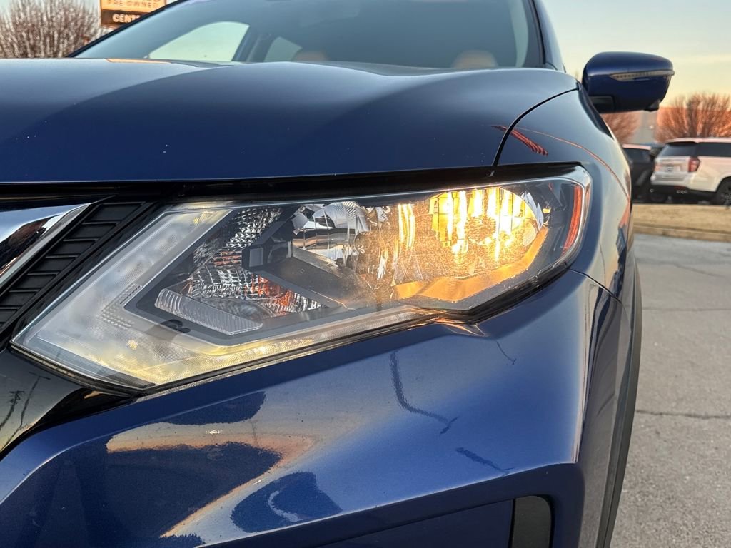 Used 2020 Nissan Rogue SV w/ Premium Package image 12