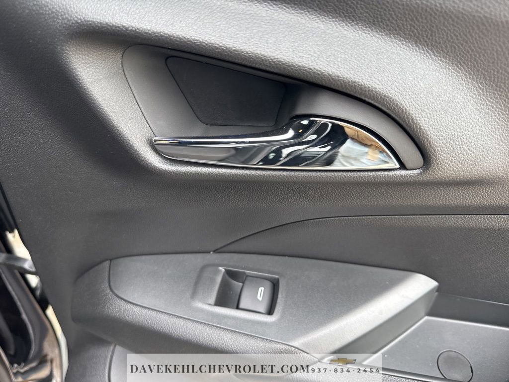 Used 2025 Chevrolet Trax RS w/ Driver Confidence Package image 33