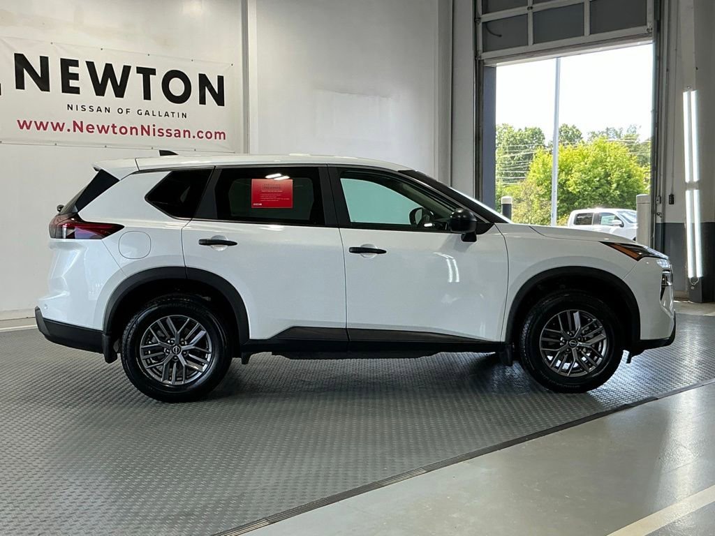 Used 2025 Nissan Rogue S FWD image 24