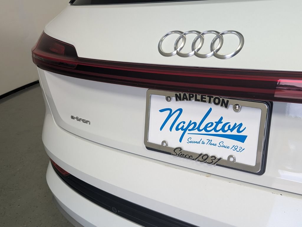 Used 2019 Audi e-tron Prestige w/ Prestige Package AWD/4WD image 8