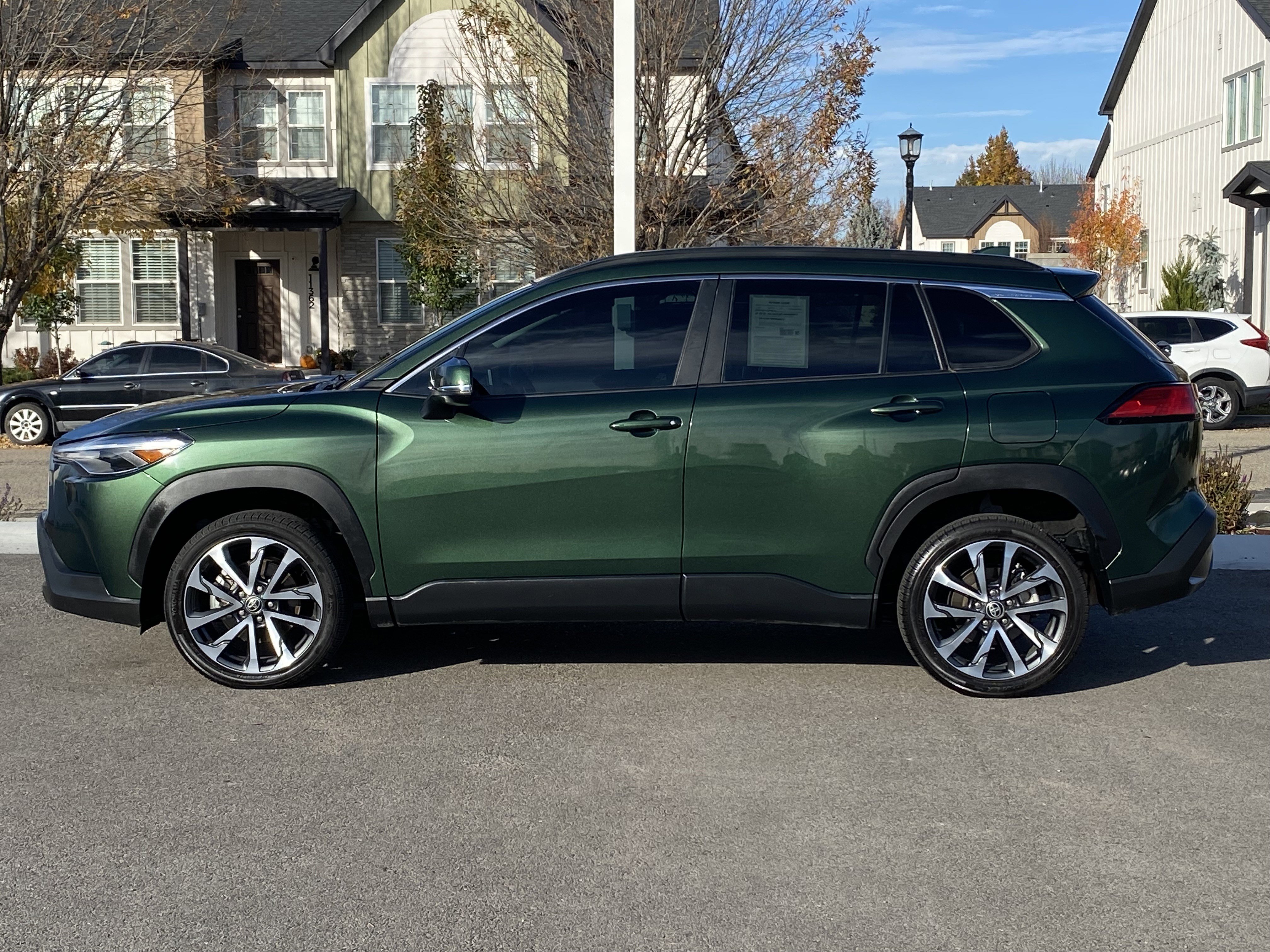 Used 2022 Toyota Corolla Cross XLE image 3