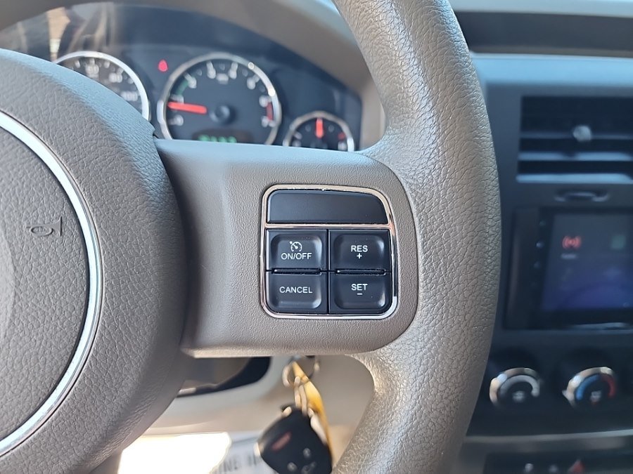 Used 2012 Jeep Liberty Sport AWD/4WD image 27