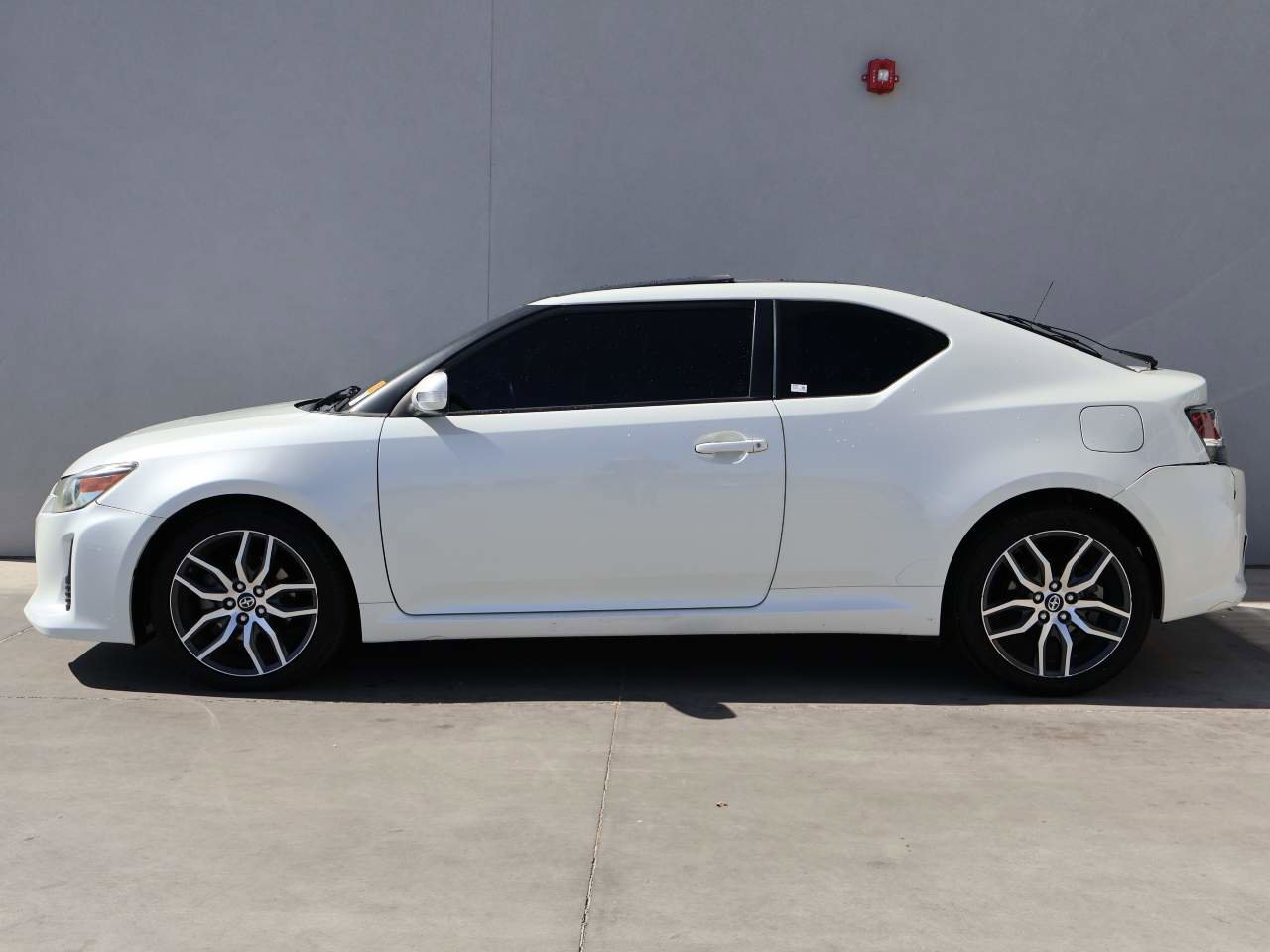 Used 2016 Scion tC FWD image 2