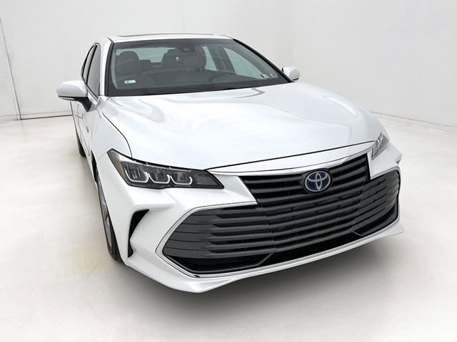 Used 2021 Toyota Avalon XLE w/ Moonroof Package image 3