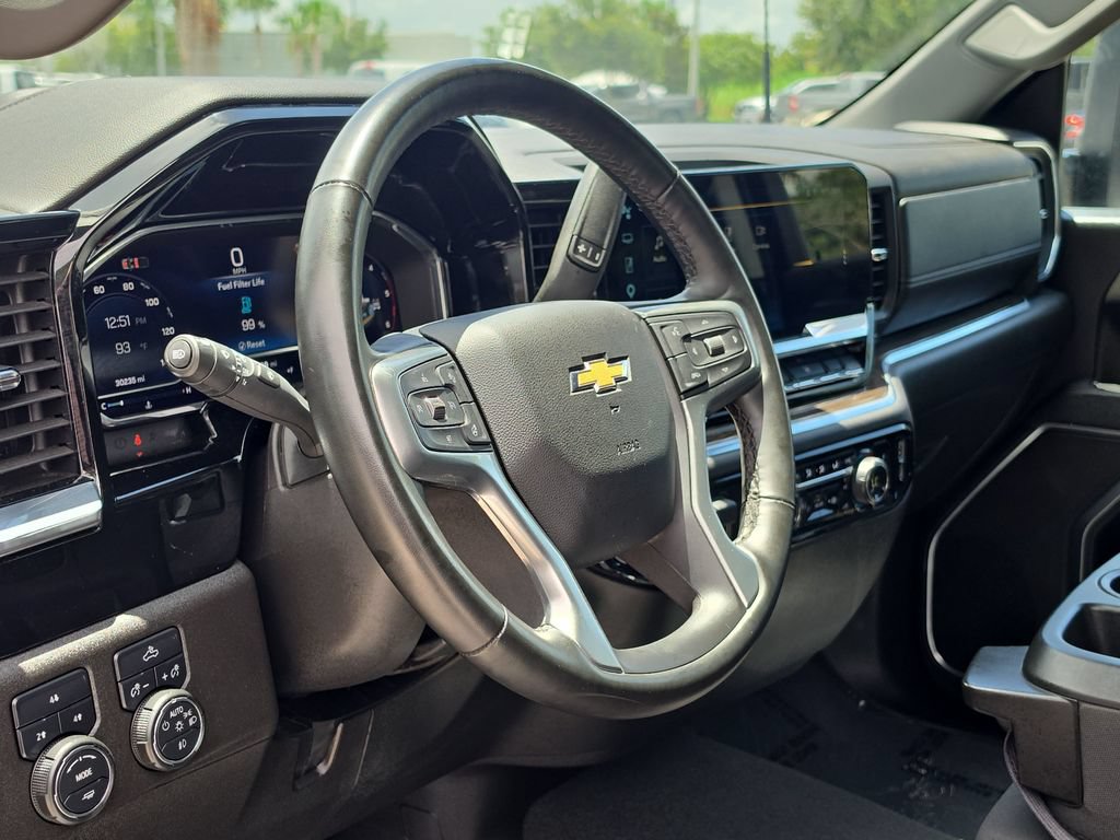 Used 2025 Chevrolet Silverado 2500 LT w/ Convenience Package AWD/4WD image 9