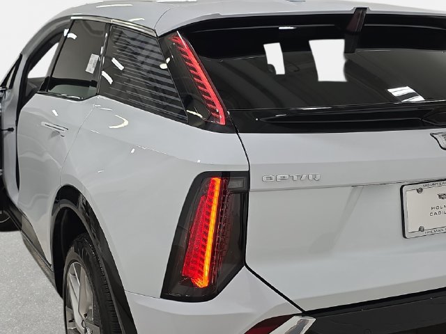 New 2027 Cadillac Optiq Luxury w/ LPO, Floor Liner Package AWD/4WD image 31