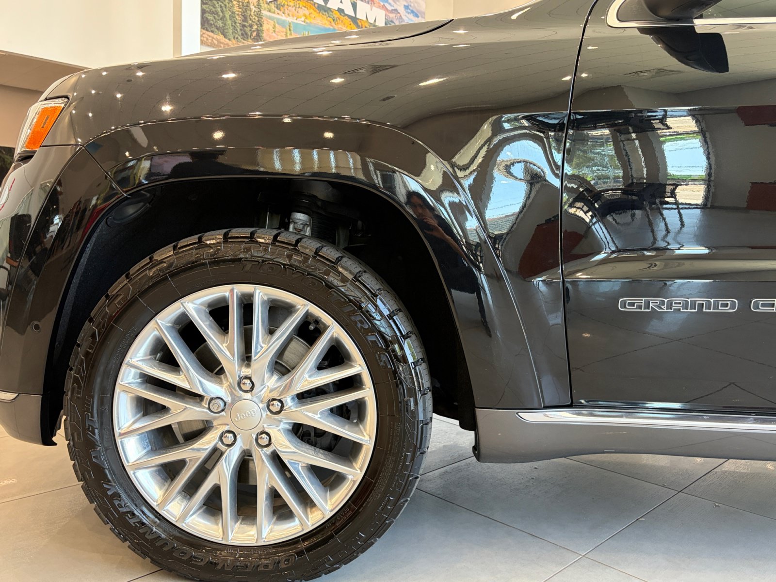 Used 2018 Jeep Grand Cherokee Summit AWD/4WD image 10