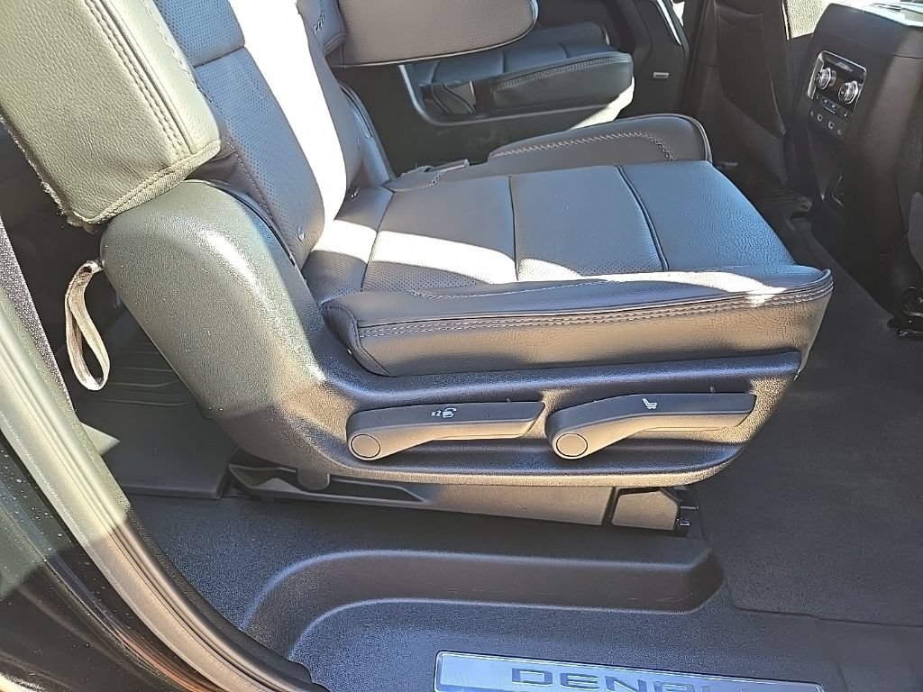 Used 2024 GMC Yukon XL Denali w/ Advanced Technology Package AWD/4WD image 87